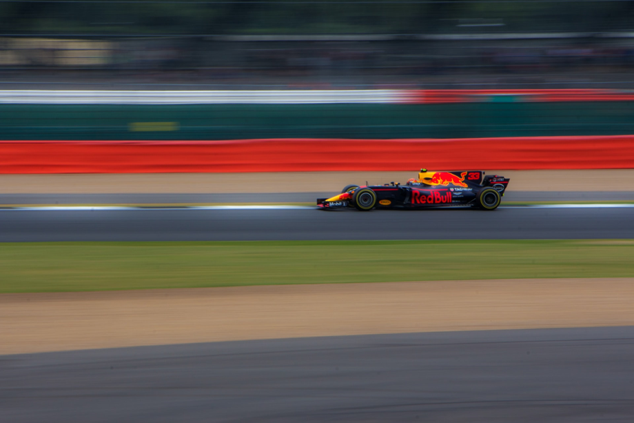 Rekord prędkości bolidu F1 wynosi aż 372,6 km/h! 