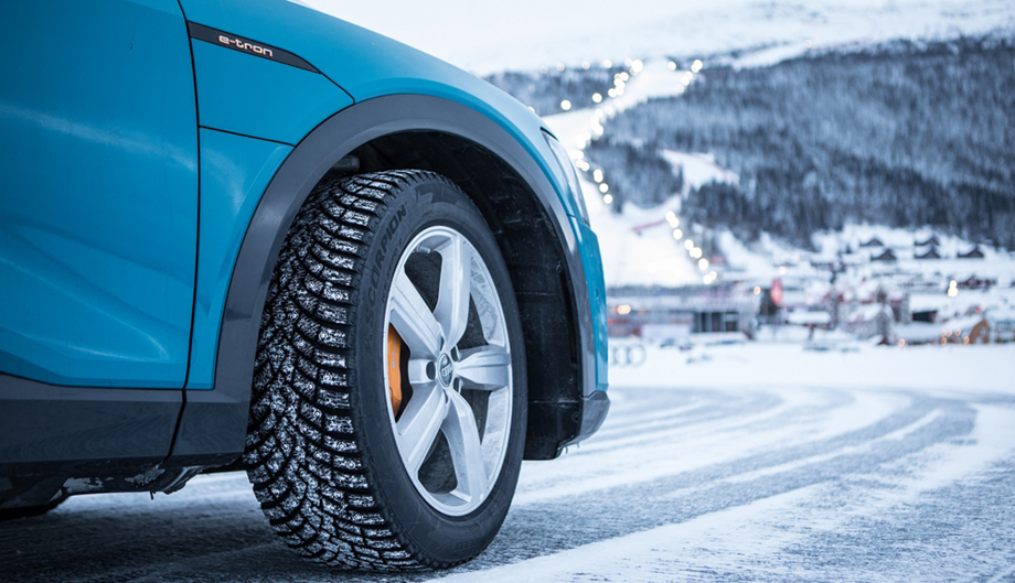 Interesujący model z kolcami Pirelli Ice Zero 2 zadebiutował w ekskluzywnej wersji zapoznawczej na drogach Mistrzostw Świata w narciarstwie w Are w Szwecji, gdzie marka Pirelli była głównym sponsorem.