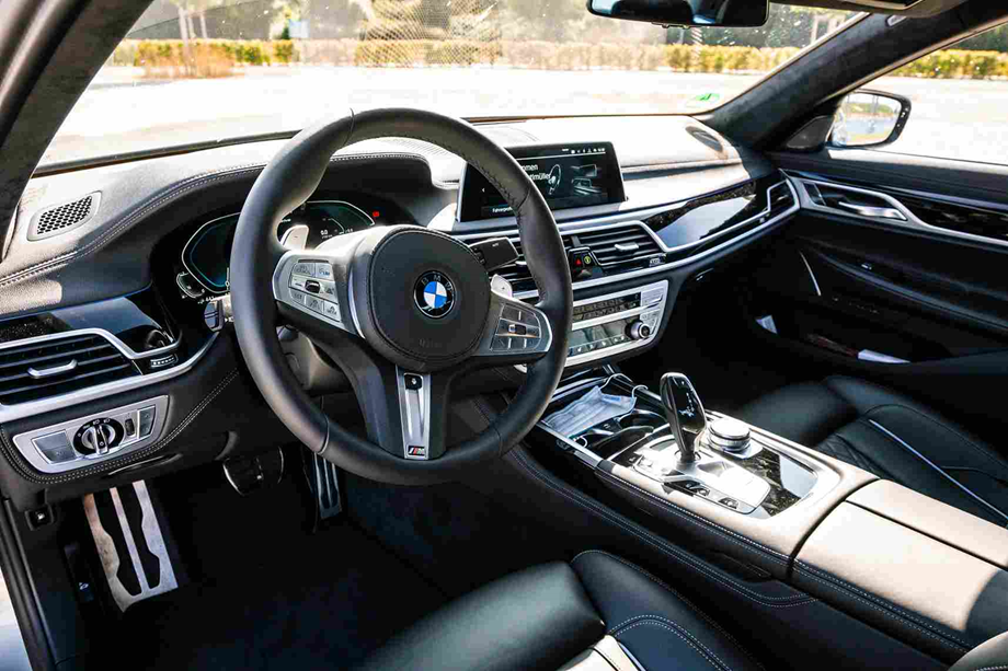 Deska rozdzielcza samochodu BMW