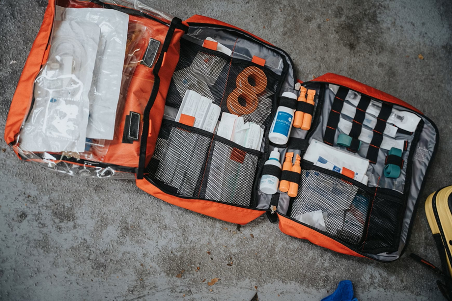 Warto mieć apteczkę w swoim samochodzie