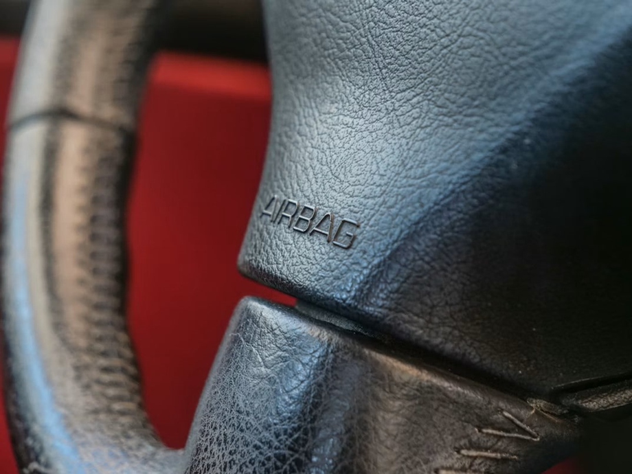 Pamiętaj, by wyłączyć poduszkę powietrzną, jeśli jedziesz z dzieckiem w foteliku