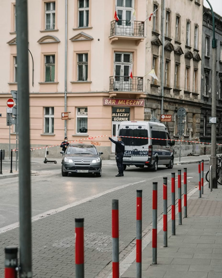 Policja dba o bezpieczeństwo, gdy warunki na drodze są trudne