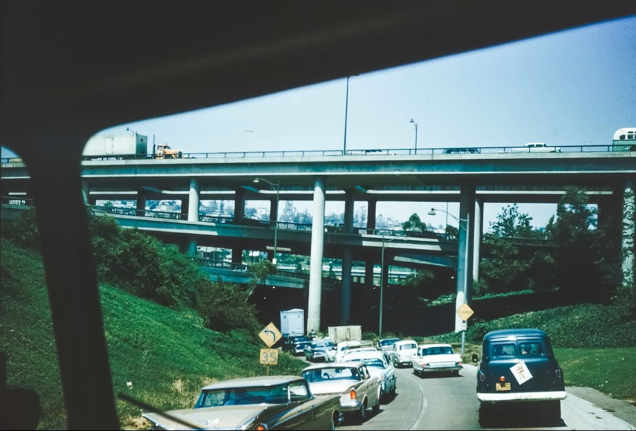 Płatne drogi przypominają, że warto sprawdzić opłaty i wybrać trasę z wyprzedzeniem