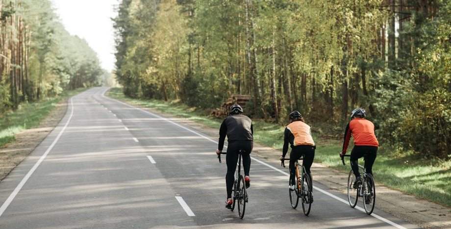 Rowerzyści mogą jechać obok siebie jeśli nie powodują zagrożenia