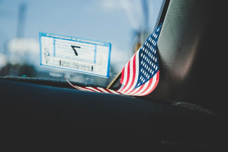 Przed zakupem auta sprowadzanego z USA warto prześwietlić jego przeszłość