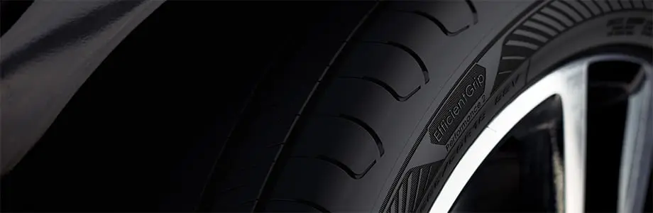 Zbliżenie bieżnika Goodyear EfficientGrip Performance 2
